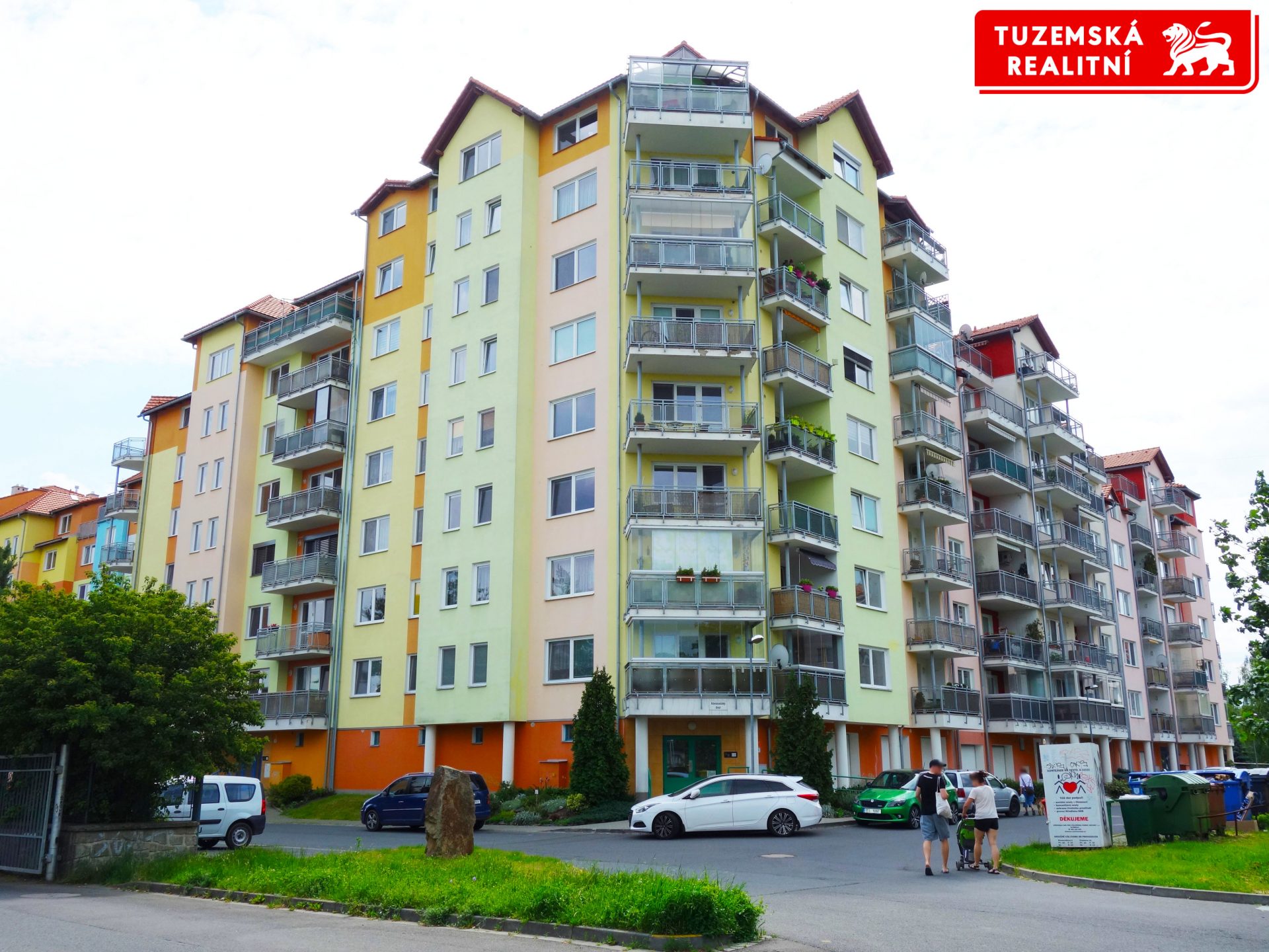 Vybavený, zděný, zánovní byt 3+kk, s vlastním topením, výtahem a balkónem. Olomouc.